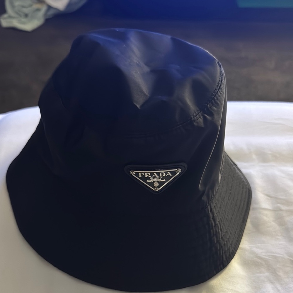 Prada Black Nylon Bucket Hat with Iconic Logo

BRAND NEW!